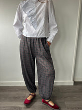 Cargar imagen en el visor de la galería, Pantalones Bombacho Cuadros
