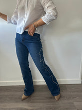 Cargar imagen en el visor de la galería, Pantalón Vaquero Tachas Llamas Flare
