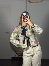 Cargar imagen en el visor de la galería, Chaqueta Estampada Lazadas
