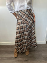 Cargar imagen en el visor de la galería, Faldas Estampadas
