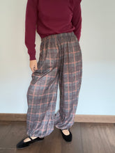 Cargar imagen en el visor de la galería, Pantalones Bombacho Cuadros
