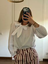 Cargar imagen en el visor de la galería, Blusa Blanca Lazada
