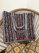 Cargar imagen en el visor de la galería, Bolso Estampado Acolchado
