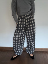 Cargar imagen en el visor de la galería, Pantalones Bombacho Cuadros

