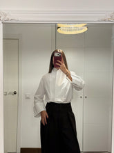 Cargar imagen en el visor de la galería, Blusa Cuello Subido
