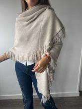 Cargar imagen en el visor de la galería, Capa Punto Flecos
