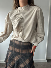 Cargar imagen en el visor de la galería, Blusa Volante
