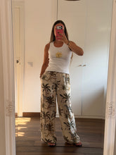 Cargar imagen en el visor de la galería, Pantalón Ancho Estampado
