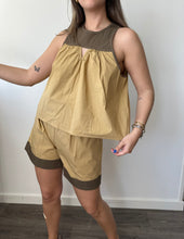 Cargar imagen en el visor de la galería, Top Valeria Camel

