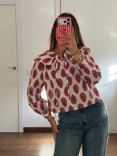 Cargar imagen en el visor de la galería, Blusa Cuello Bebé Estampada
