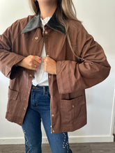 Cargar imagen en el visor de la galería, Chaqueta Oversize Cuello Polipiel
