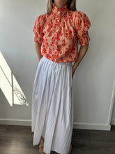 Cargar imagen en el visor de la galería, Blusa Atenas Corta Coral
