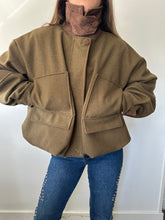 Cargar imagen en el visor de la galería, Abrigo Bomber Paño
