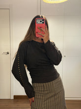 Cargar imagen en el visor de la galería, Sudadera Asimétrica Tachas
