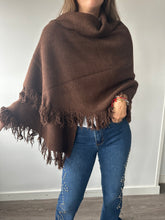 Cargar imagen en el visor de la galería, Capa Punto Flecos
