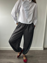 Cargar imagen en el visor de la galería, Pantalones Bombacho Cuadros
