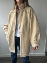 Cargar imagen en el visor de la galería, Abrigo Manga Abullonada
