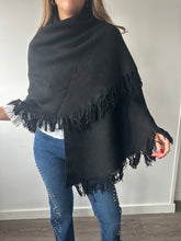 Cargar imagen en el visor de la galería, Capa Punto Flecos
