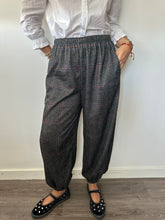 Cargar imagen en el visor de la galería, Pantalones Bombacho Cuadros
