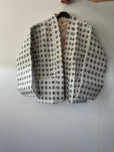 Cargar imagen en el visor de la galería, Chaqueta Reversible
