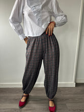 Cargar imagen en el visor de la galería, Pantalones Bombacho Cuadros
