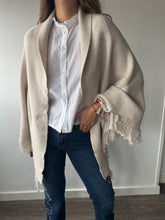 Cargar imagen en el visor de la galería, Capa Punto Flecos
