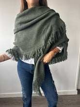 Cargar imagen en el visor de la galería, Capa Punto Flecos
