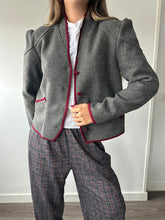 Cargar imagen en el visor de la galería, Chaqueta Camila
