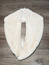 Cargar imagen en el visor de la galería, Cuello Pelo Sintético
