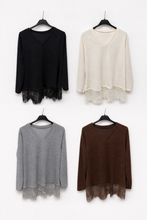 Cargar imagen en el visor de la galería, Camiseta con encaje
