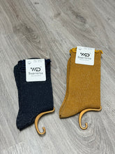 Cargar imagen en el visor de la galería, Calcetines Brillo
